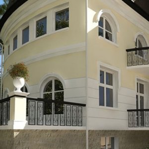 фотография выполненных работ по остеклению дома